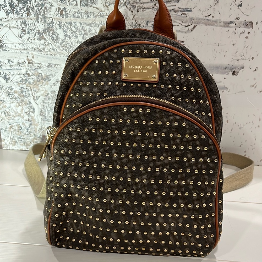 MICHAEL KORS JET SET PVC MONOGRAM SMALL STUDDED ZIP BACKPACK BAG